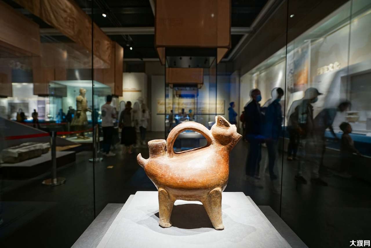 今天去郑州博物馆,"黄河珍宝——沿黄九省(区)文物精品展"啦!